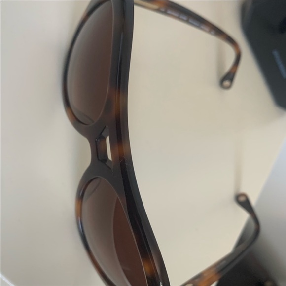 Sun glasses - Picture 2 of 4